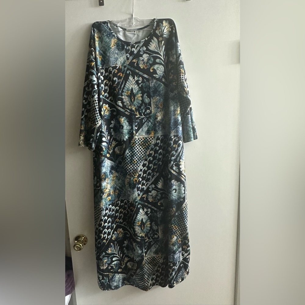 Chic Abstract Long Sleeve Maxi Dress